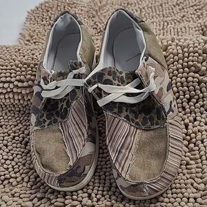Mixed batch of designs, distressed fabric, animal print, canvas